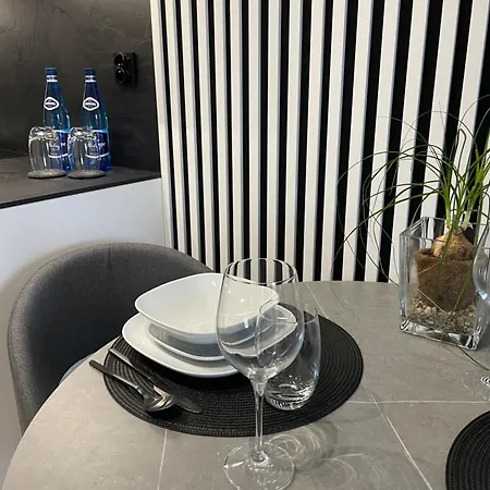 Wawrzynca Goplana Parking Apartment *